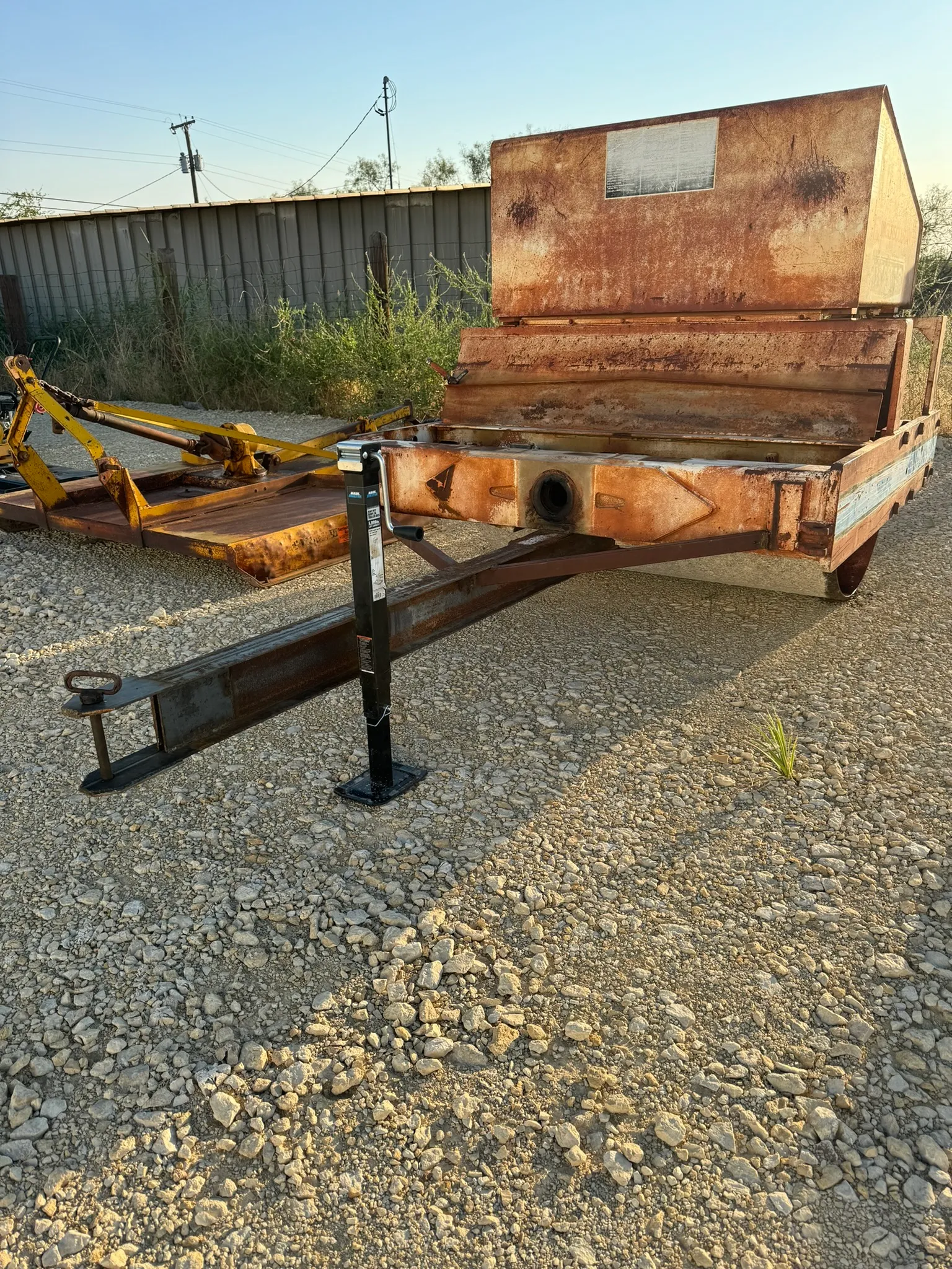 Single drum roller compactor