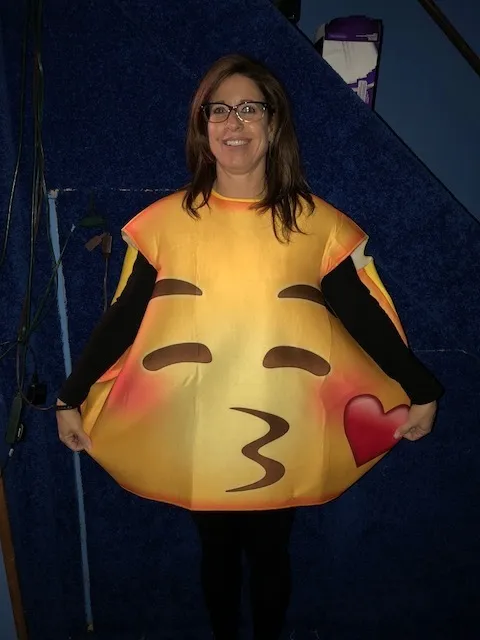 Kissing Emoji