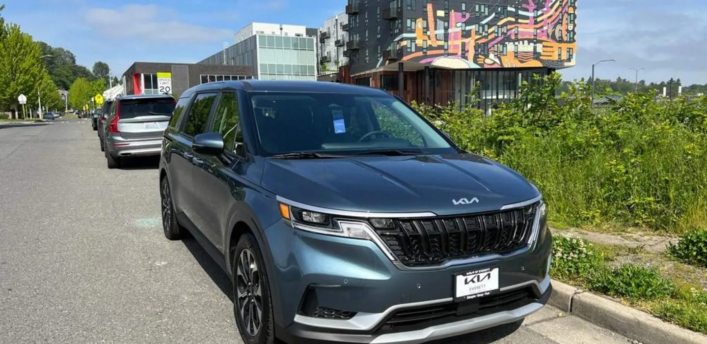 2023 Blue KIA CARNIVAL