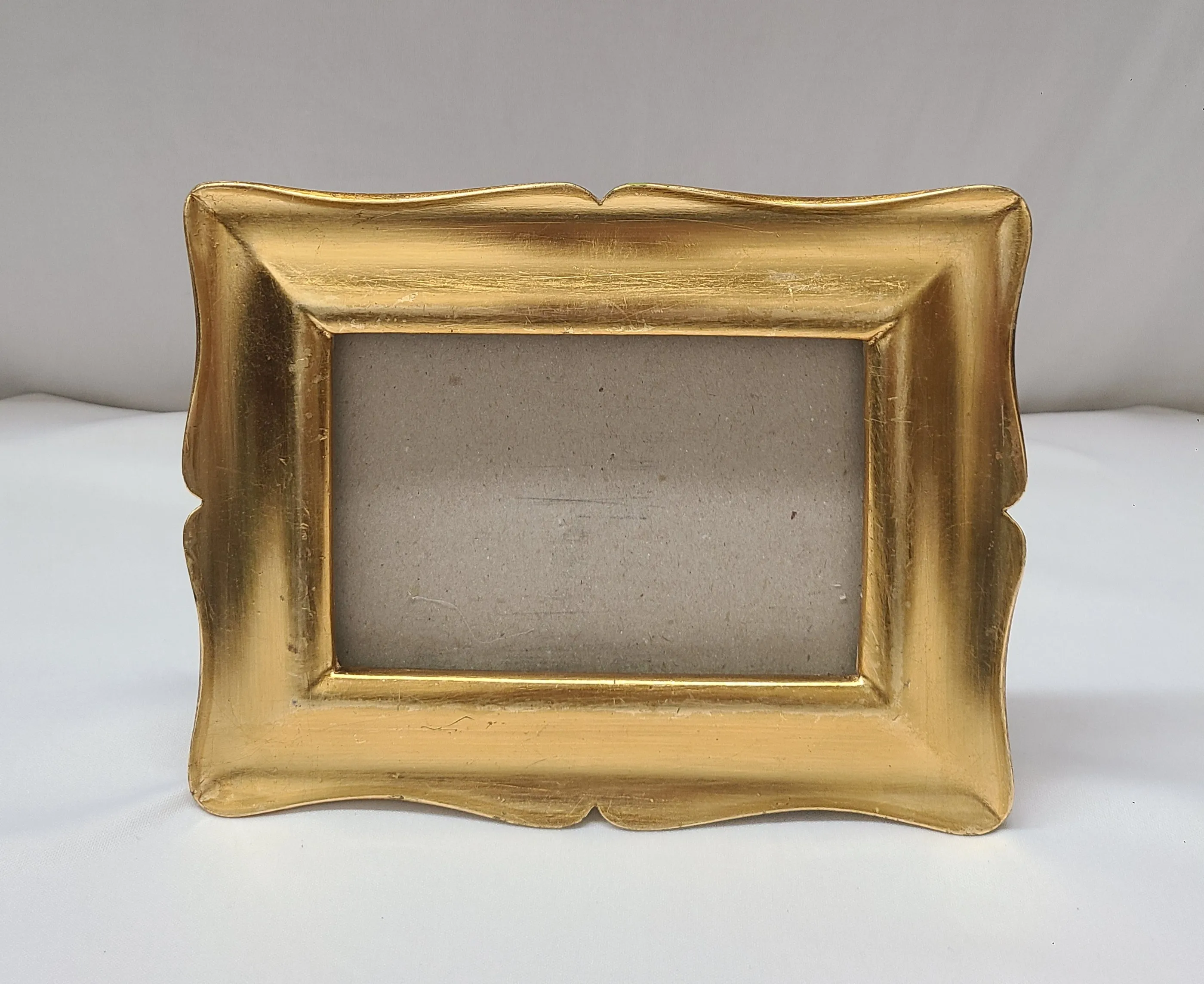 Curved Edged Gold Frame 4"x6"