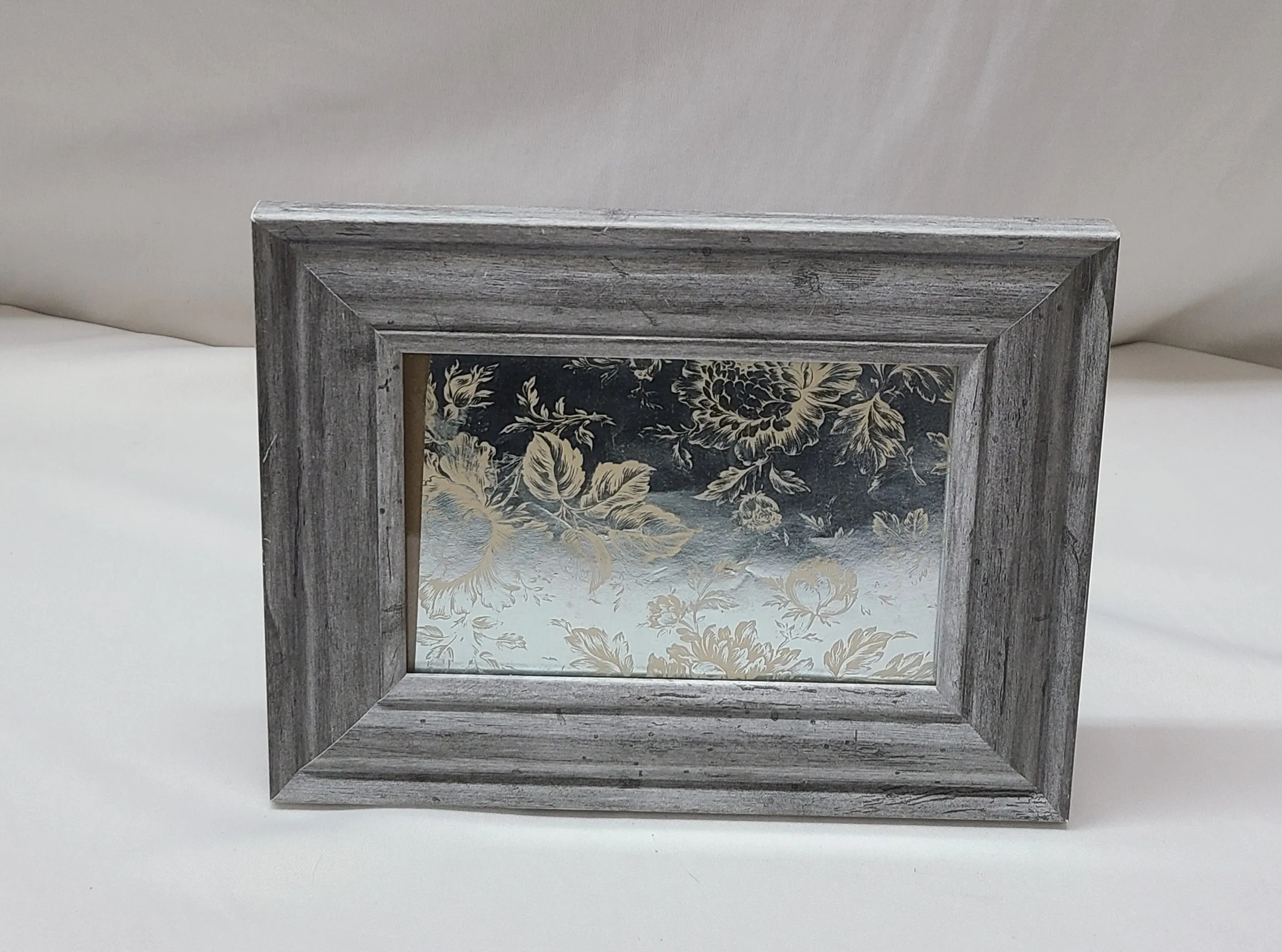 Flat Gray Wood Frame 6"x4"