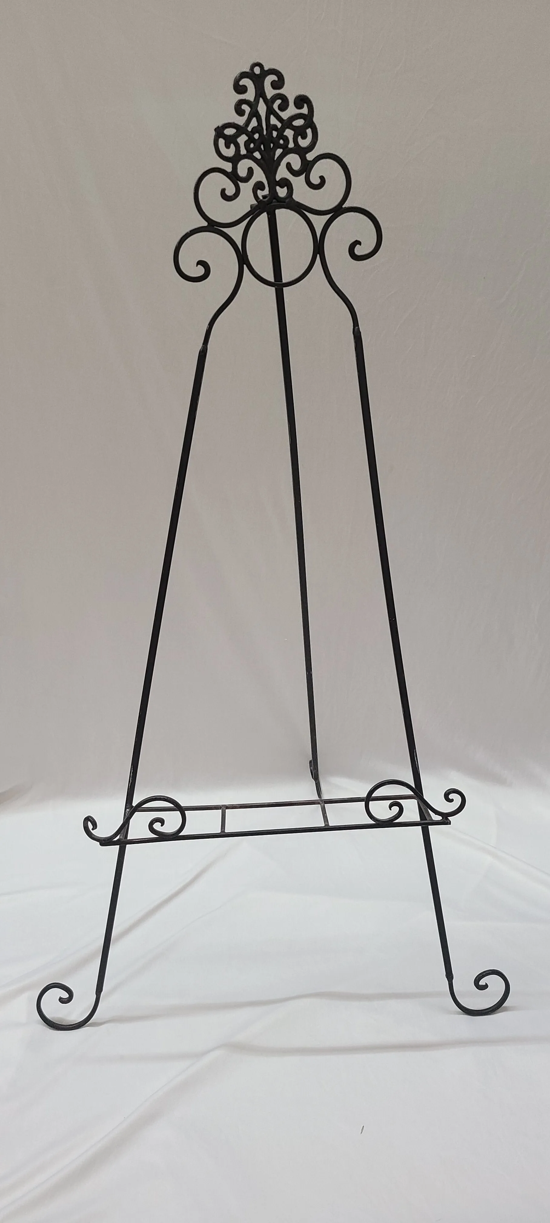 Short Black Metal Easel