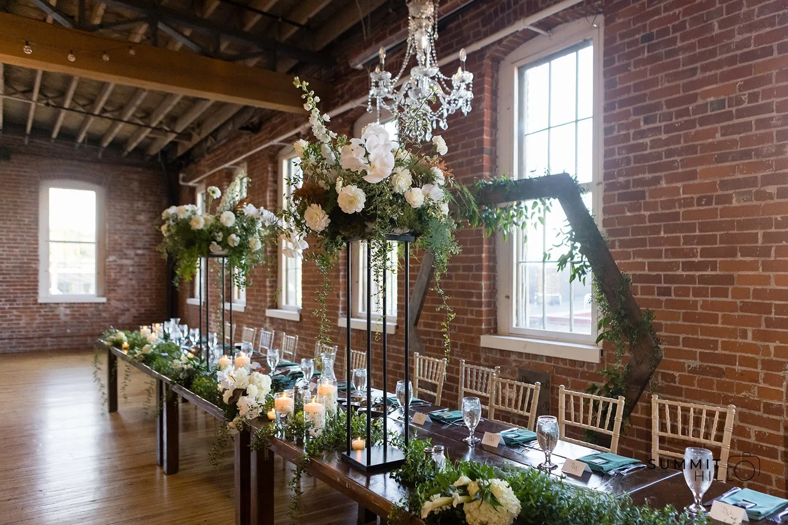 Black Harlow Floral Stand