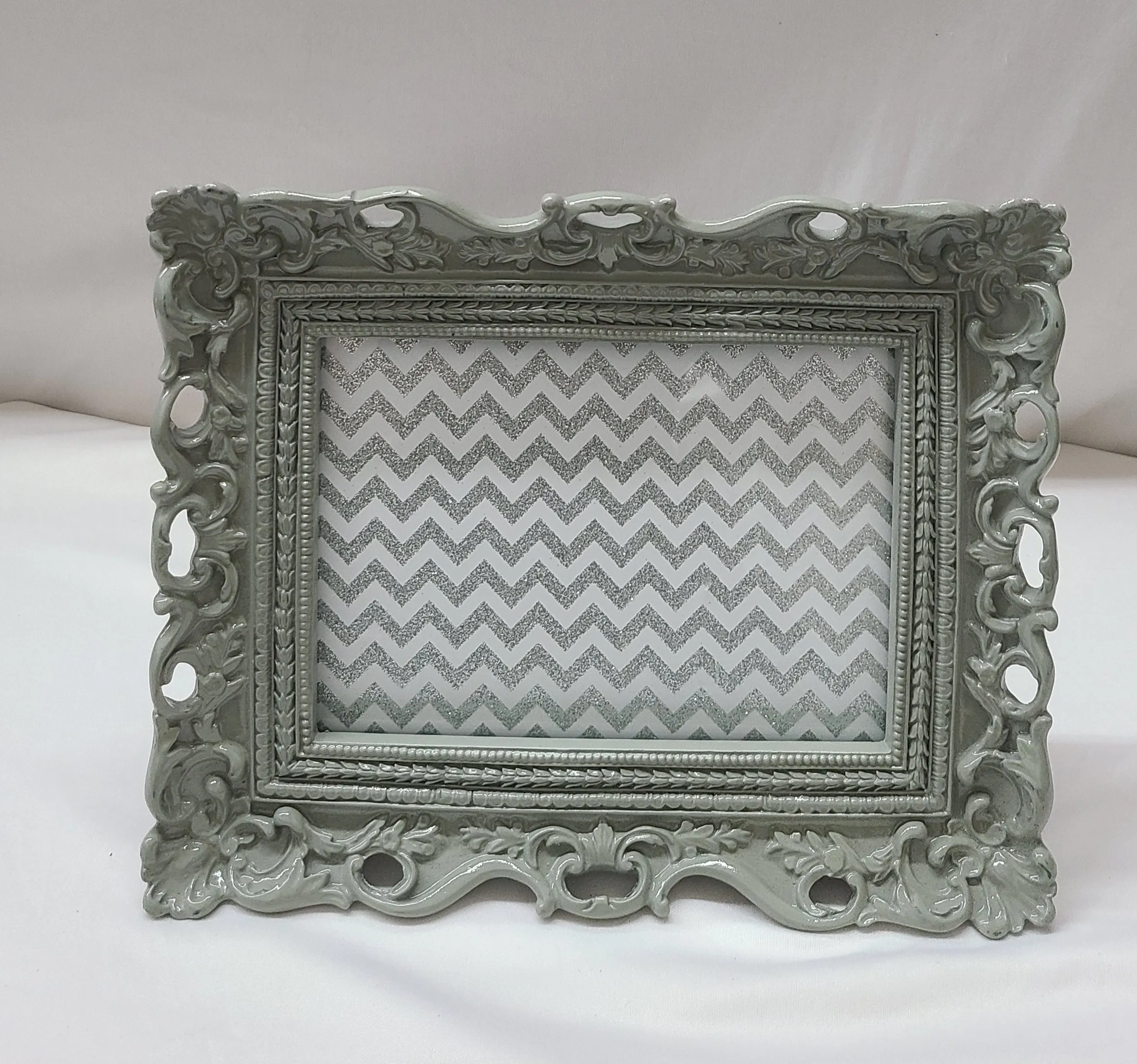 Detailed Gray Frame 7"x5"