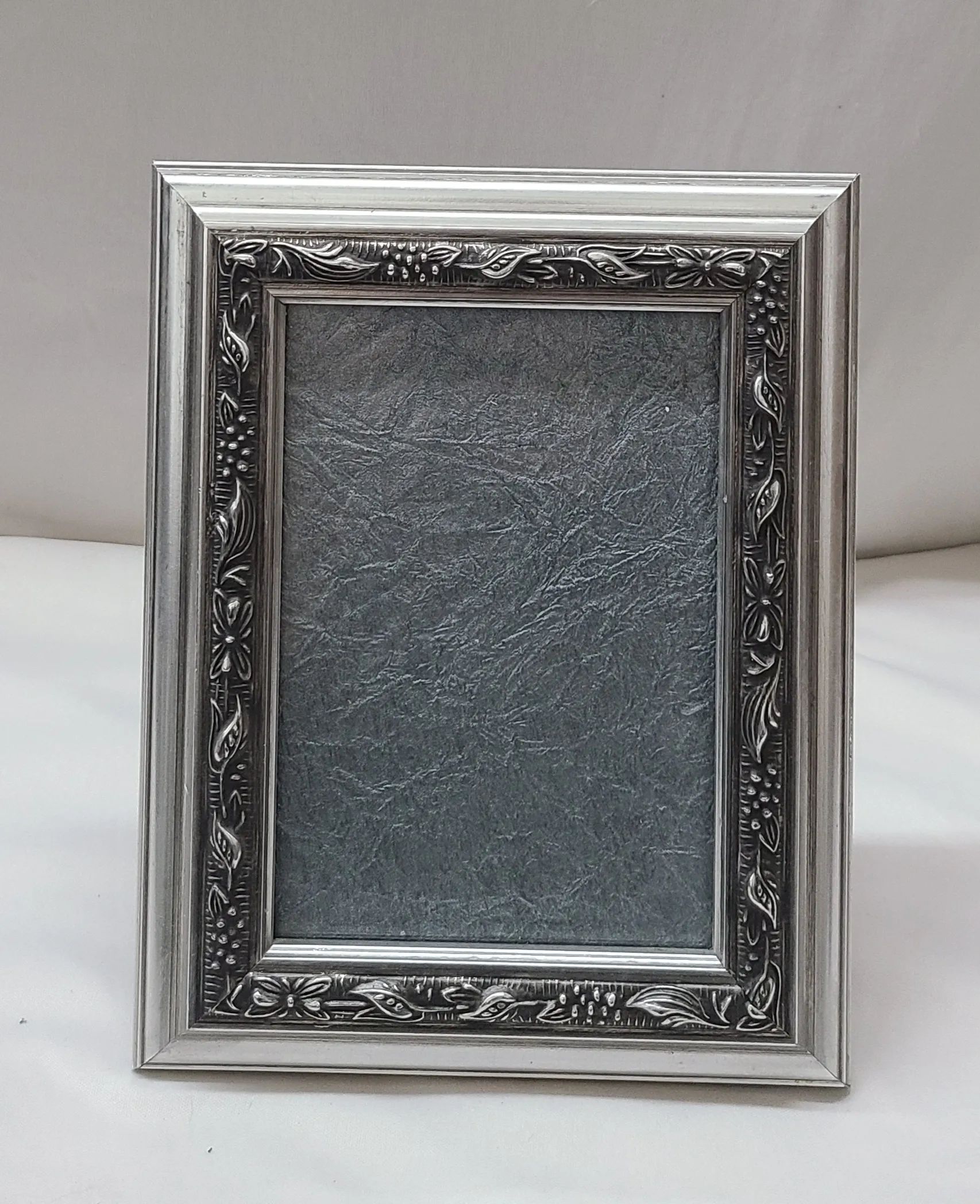 Gray Leaf Frame 7"x5"