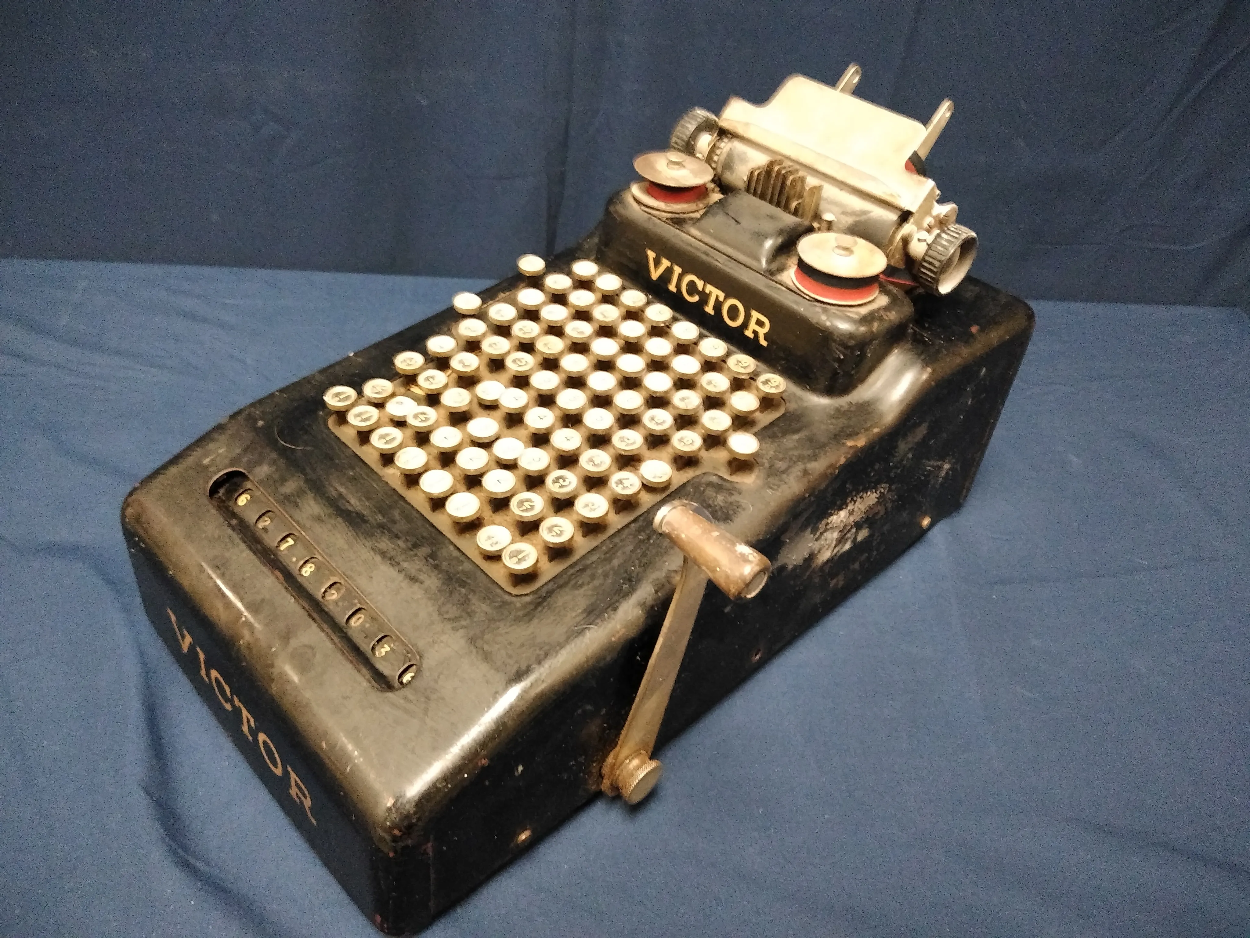 Typewriter Victor Vintage