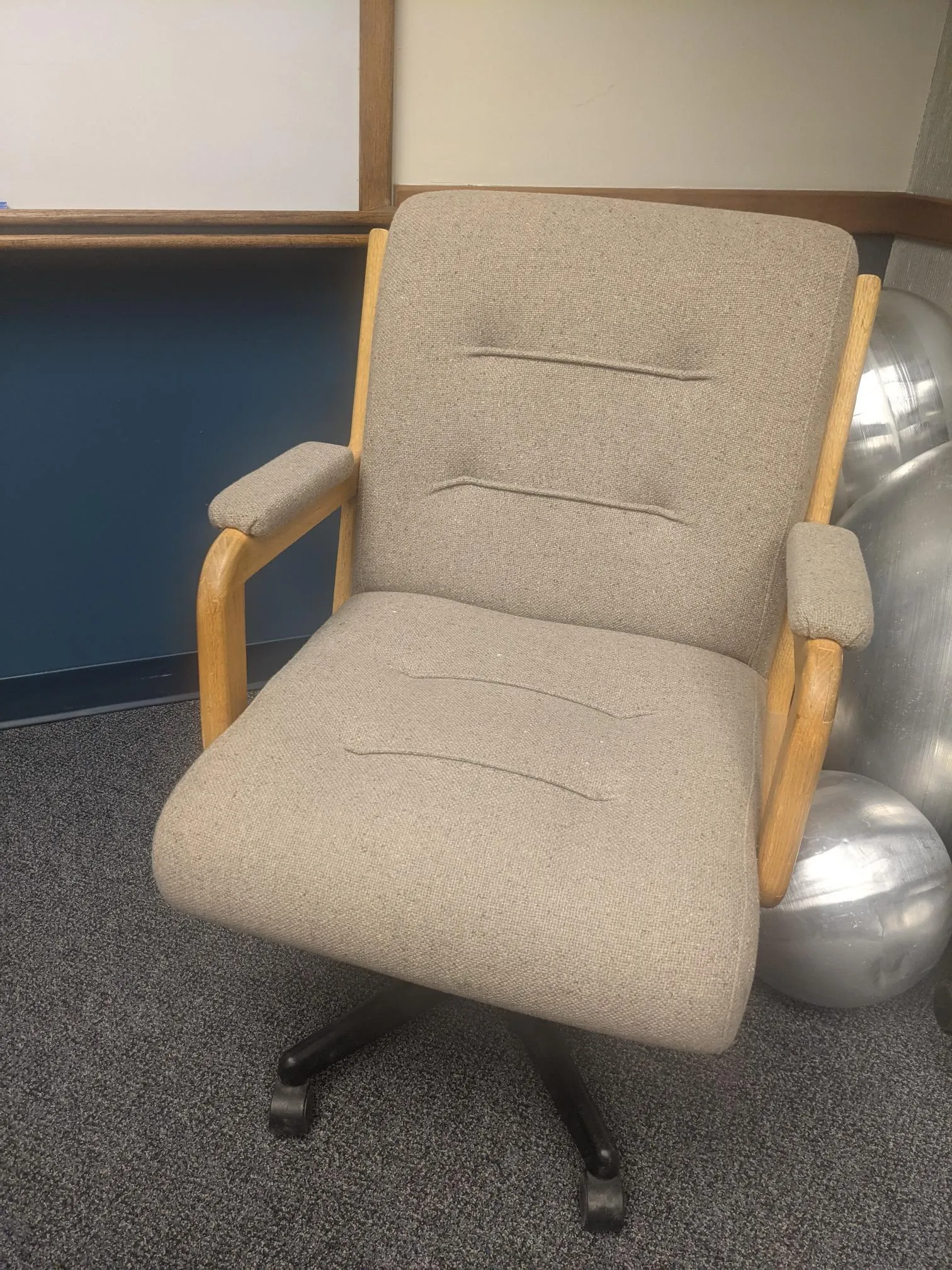 Office Chair Grey Cushioned Executive Room