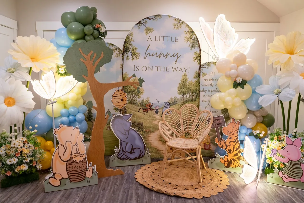 Winnie the Pooh A Little Honey 7.2ft. 