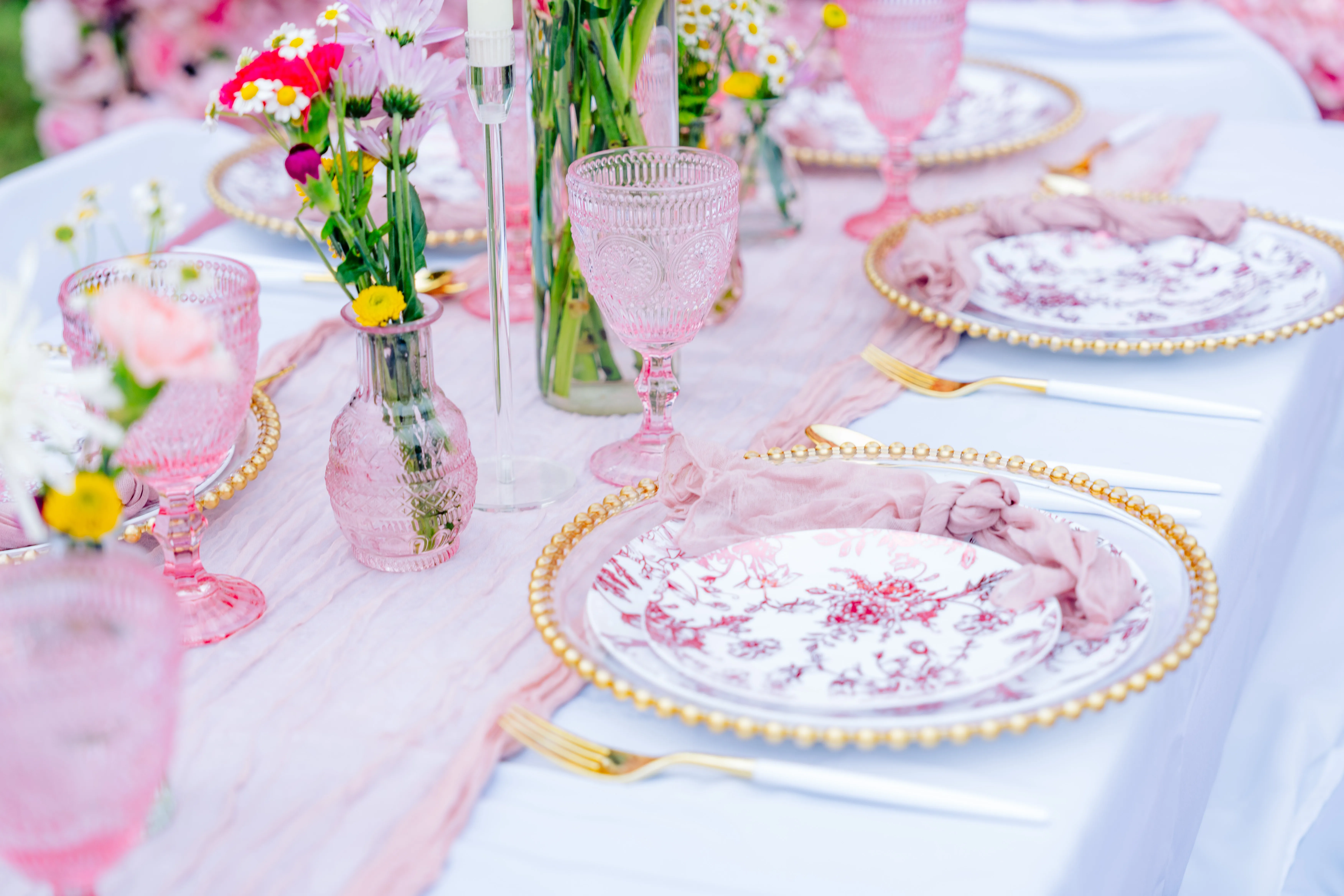 Table Settings + Linens