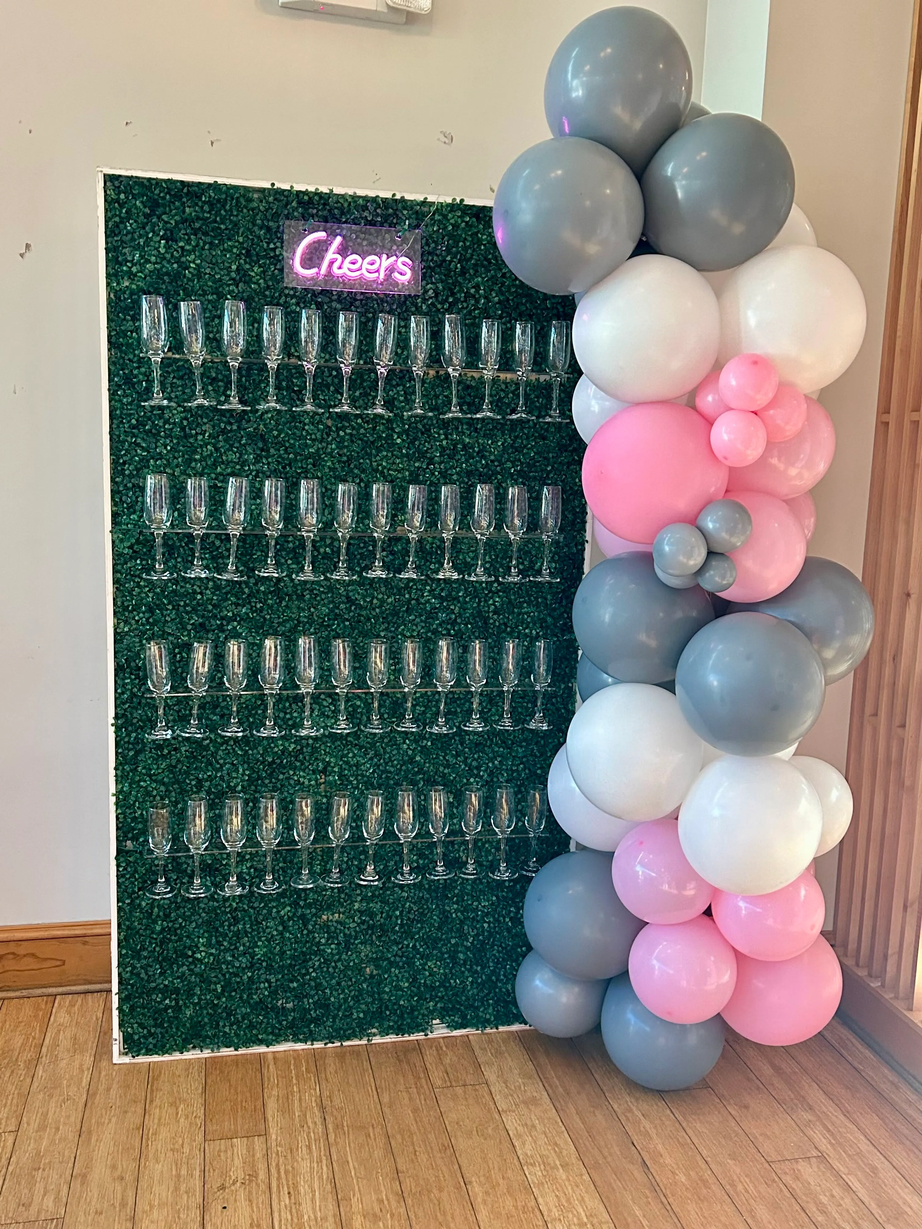 Champagne Walll