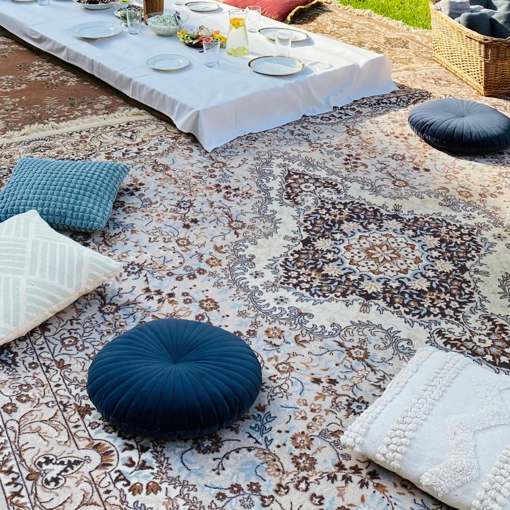 Koberec čtvercový s modrými akcenty