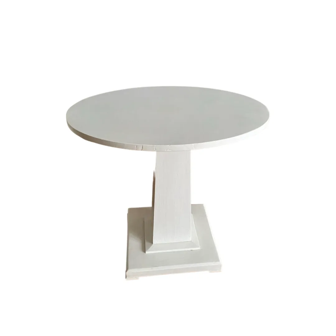 Oválný stolek bílý