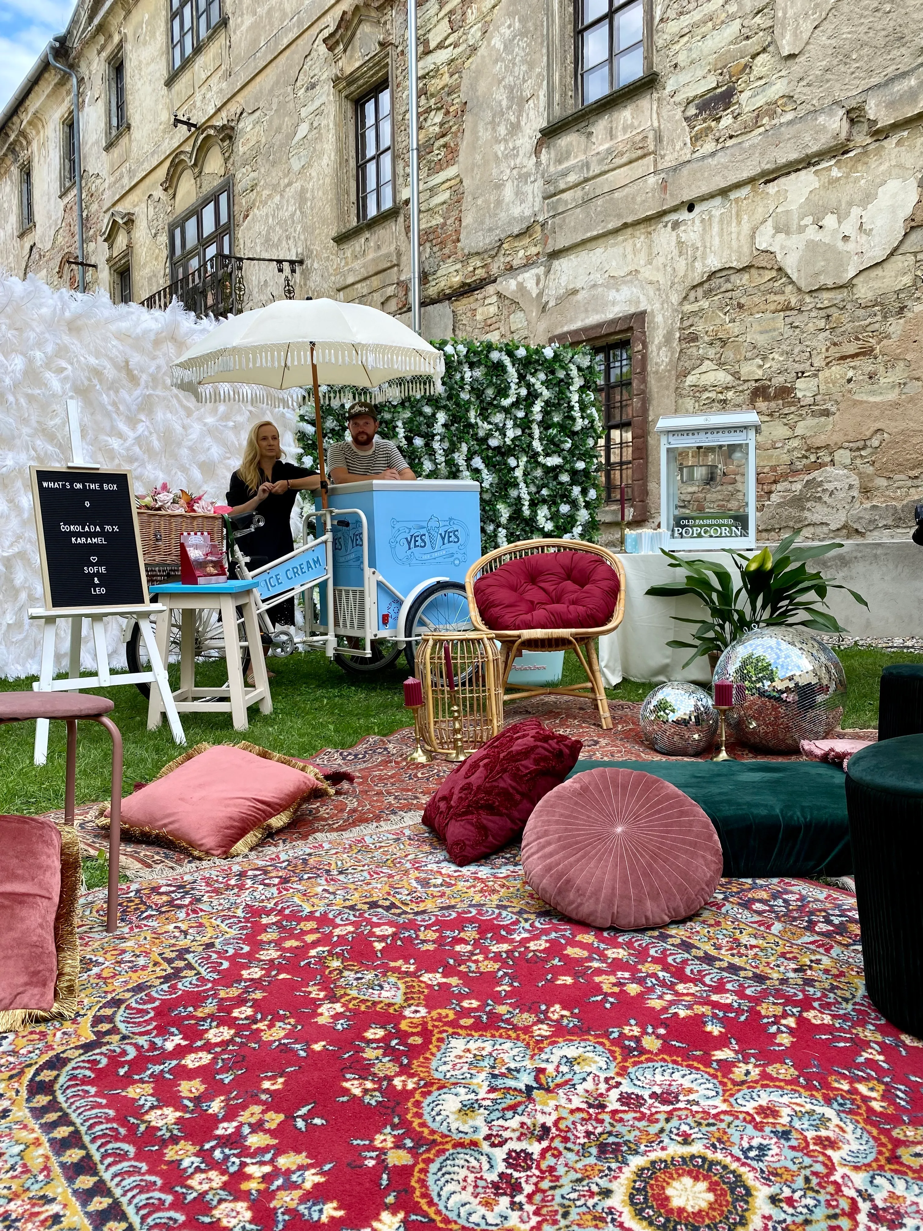 Koberec vlněný červený 