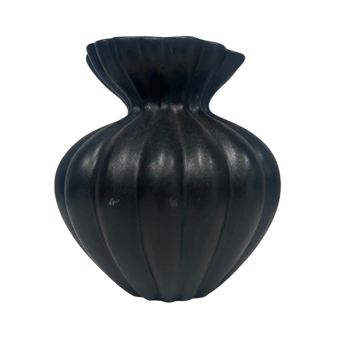 Black Wavy Vase