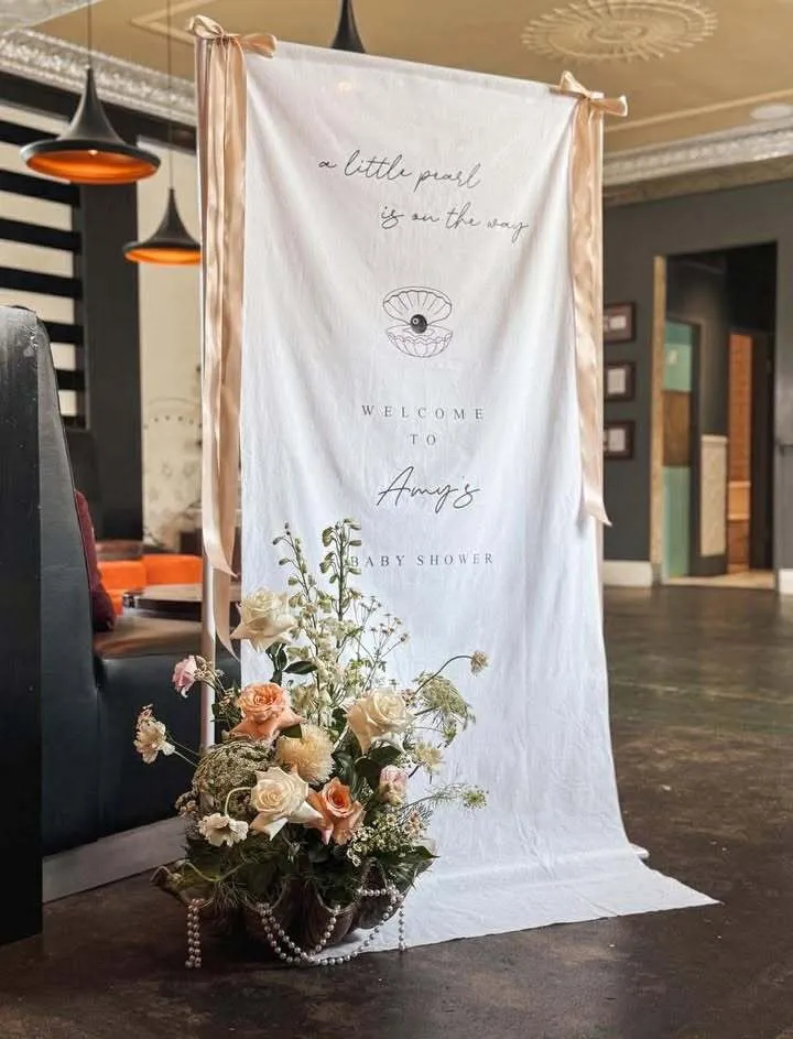 Material Welcome Sign and stand 