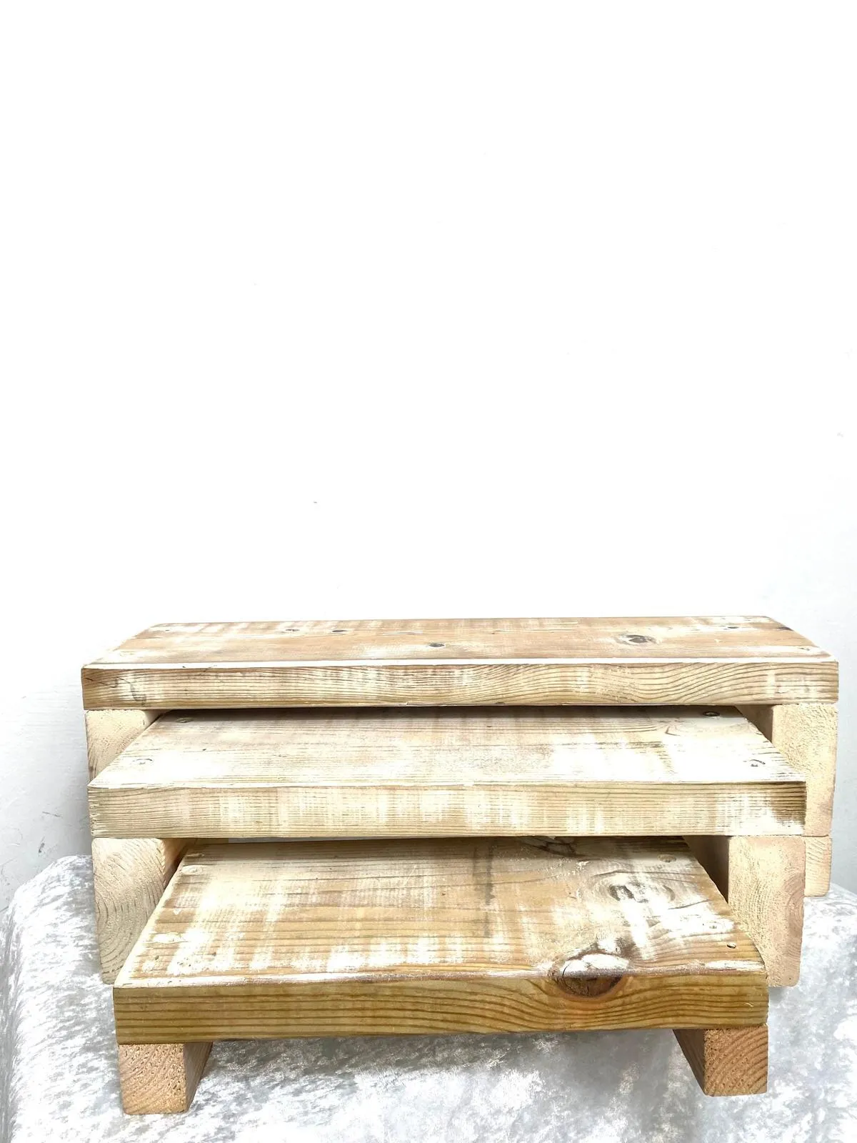 ספסלי עץ לקינוח