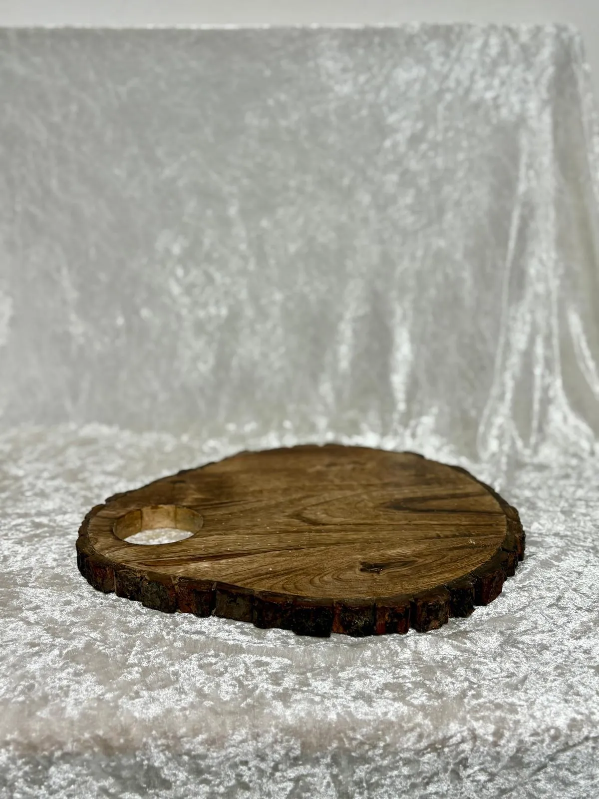 תחתית עץ עם חור