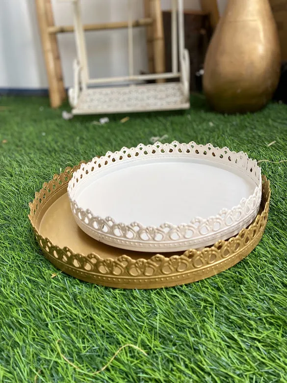 מגשי מתכת שמנת