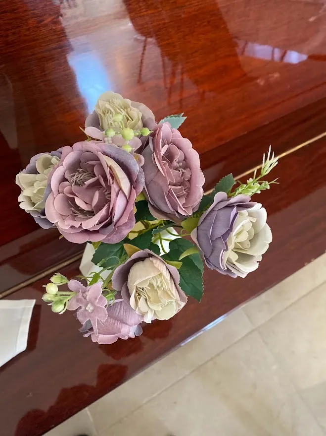 זר פרחים סגלגל