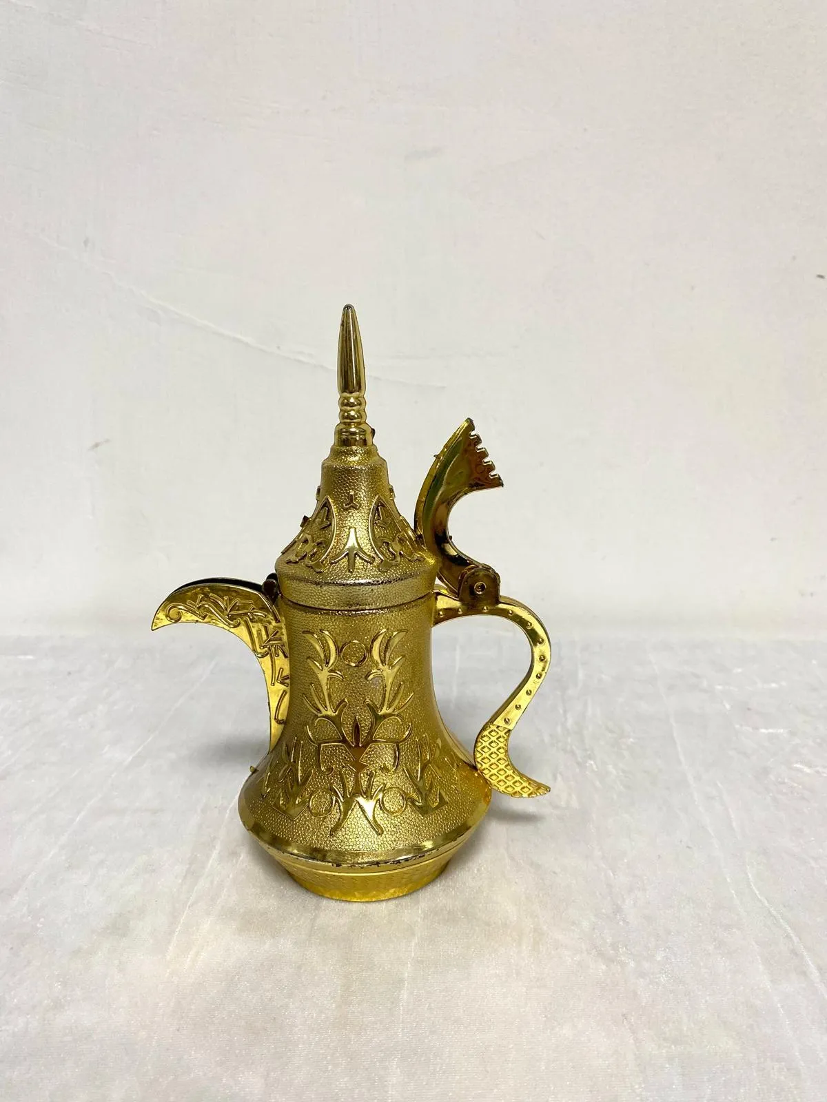 קומקום זהב קטן