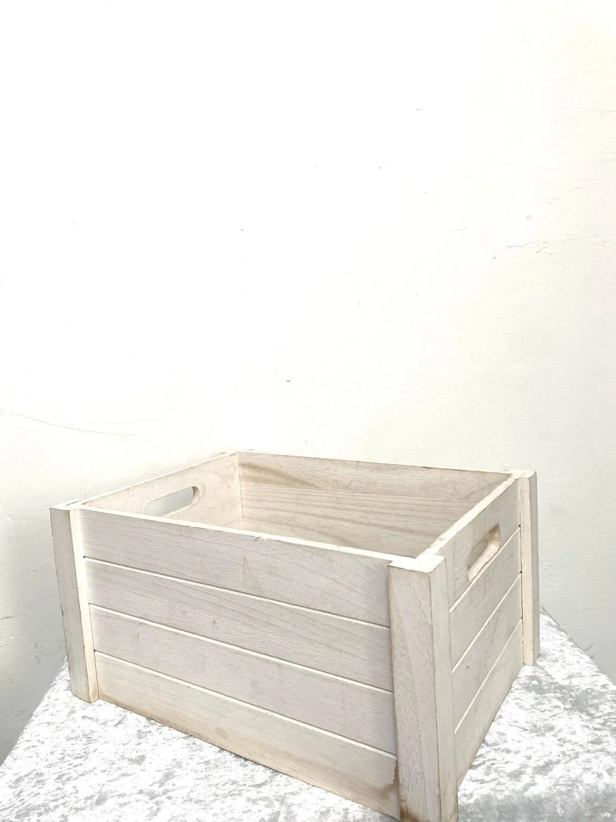 ארגז עץ לבן