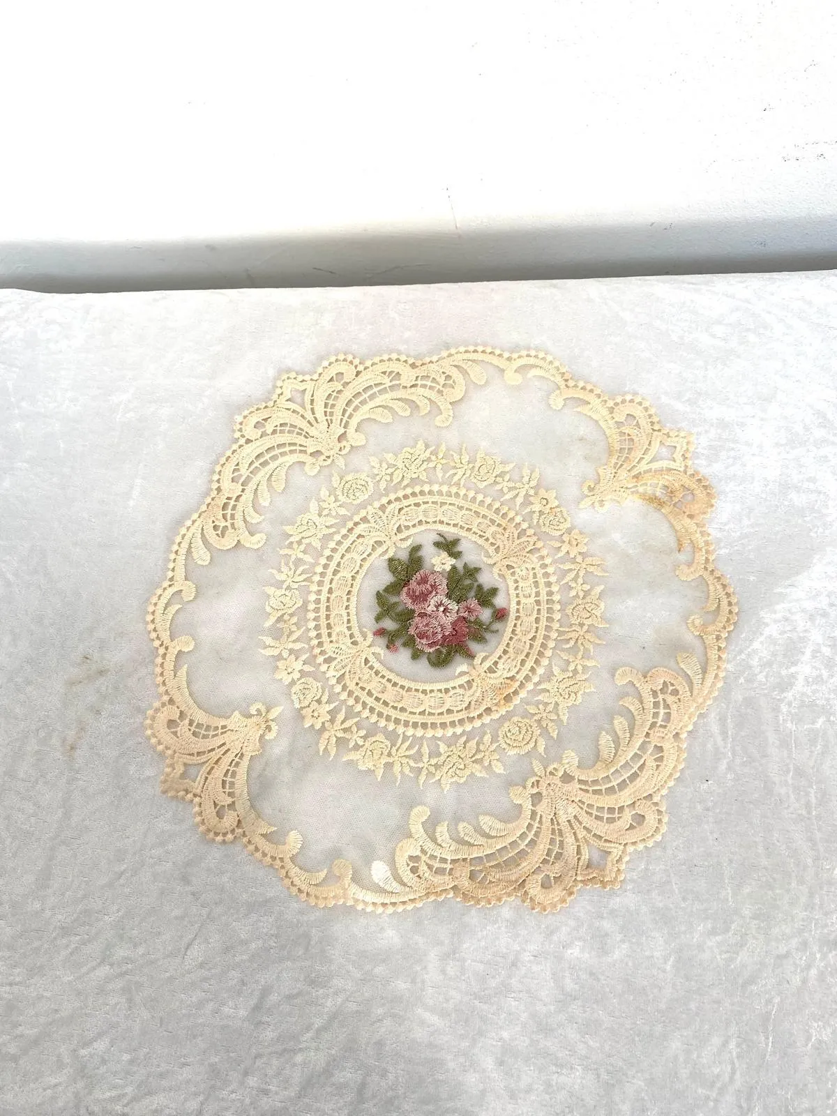 פלייסמט תחרה קטן