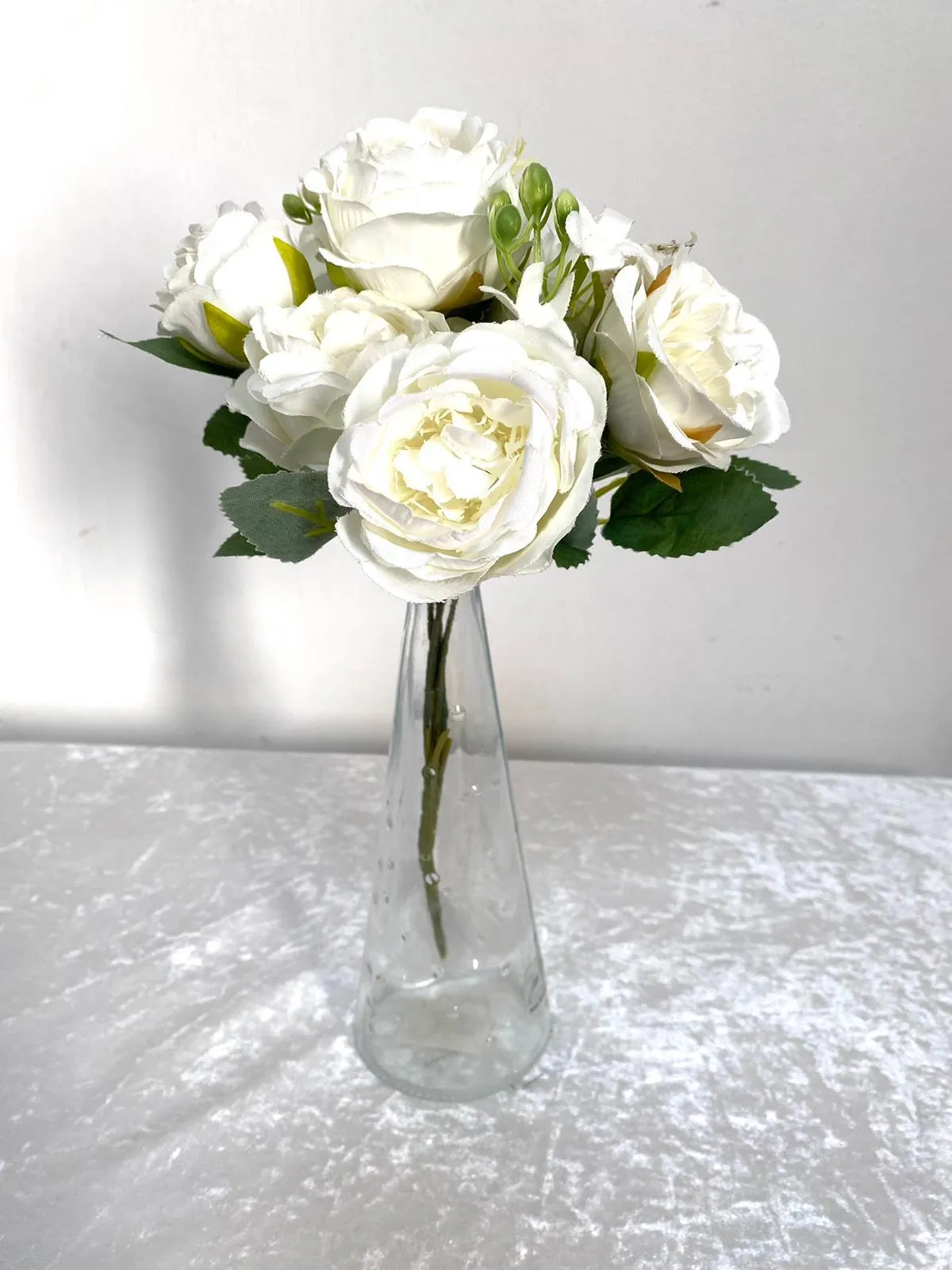 זר פרחים לבן