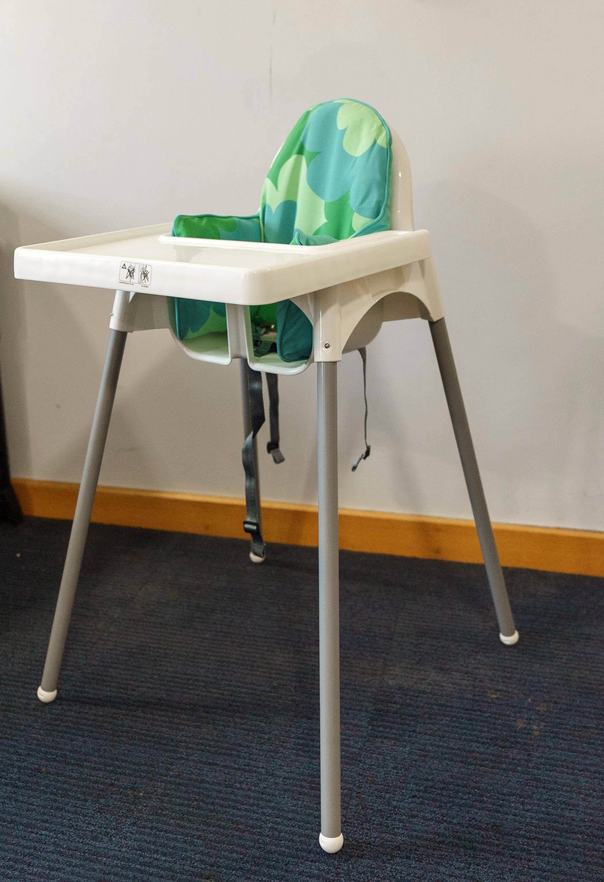 Highchair with insert and removable tray