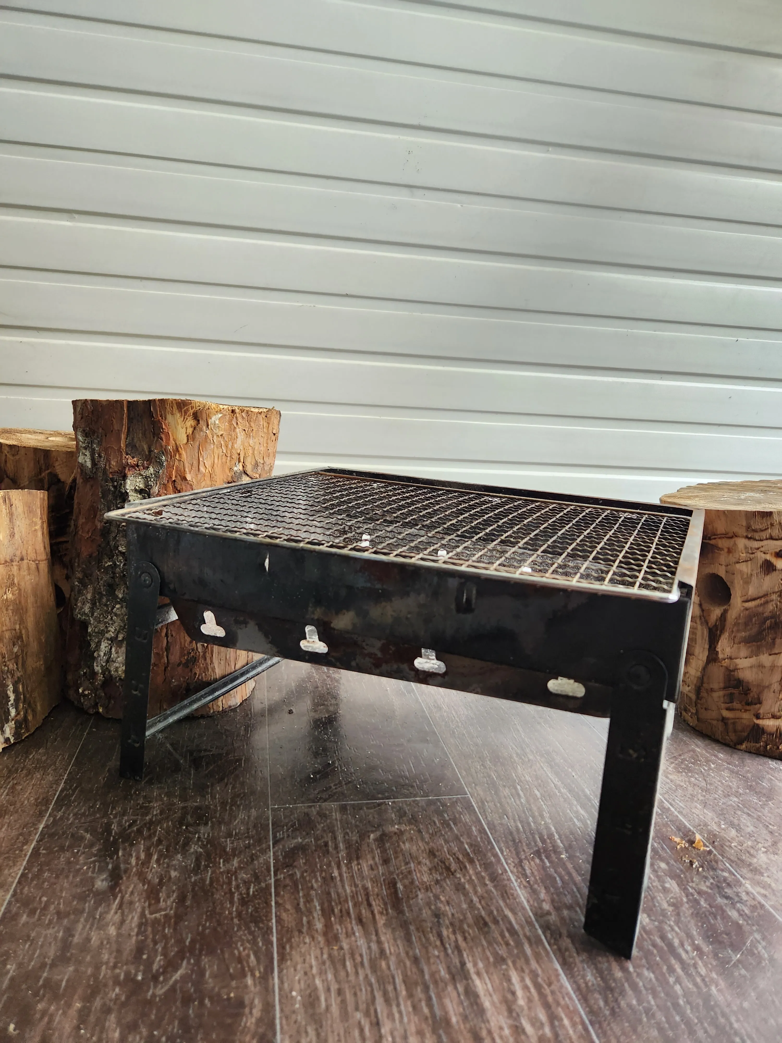 Iron barbecue grill