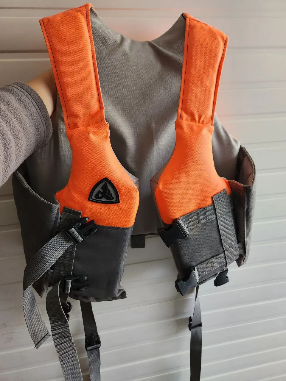 Adul vest
