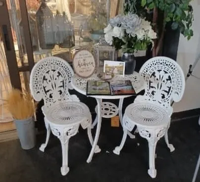White Bistro Table with 2 Chairs