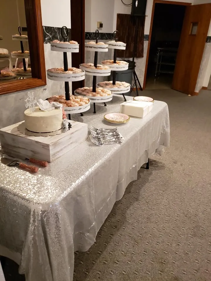 White antiqued cake box