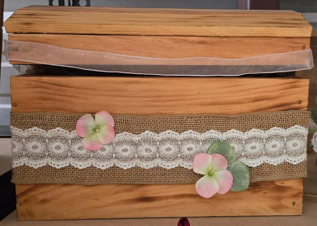 Light Wood Card Box With Burlap & lace that can be removed