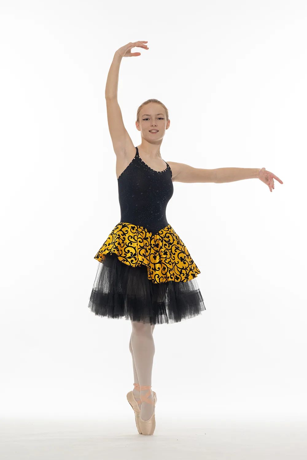 Robe noire et or jupe tulle noir réf : C126