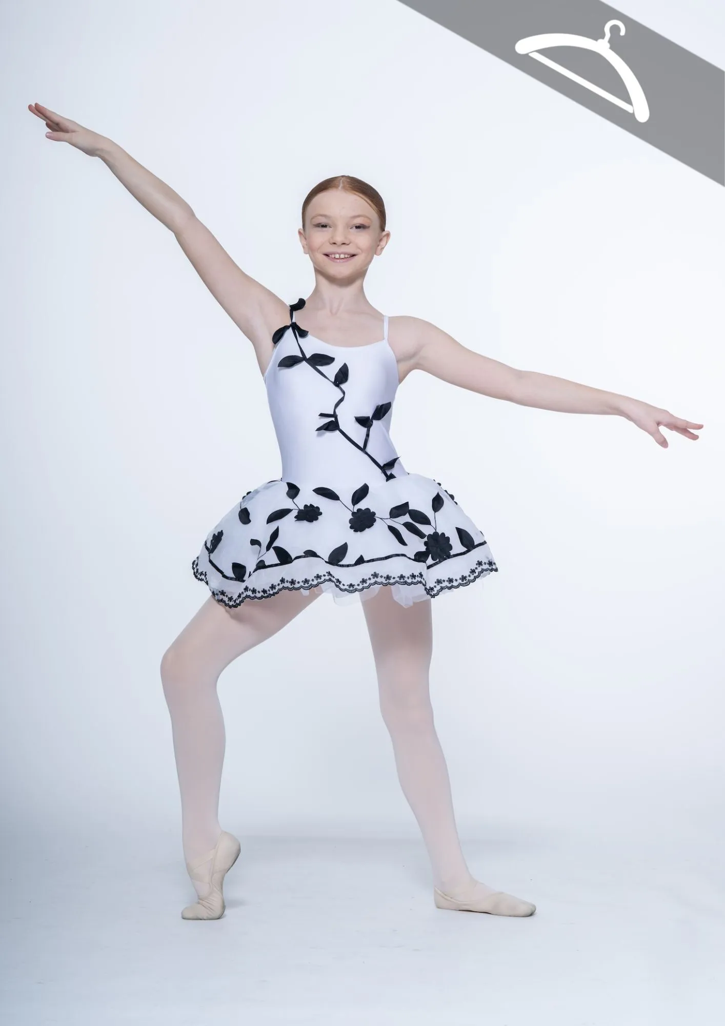 Tutu blanc et feuilles noires réf : C21 - Essayage