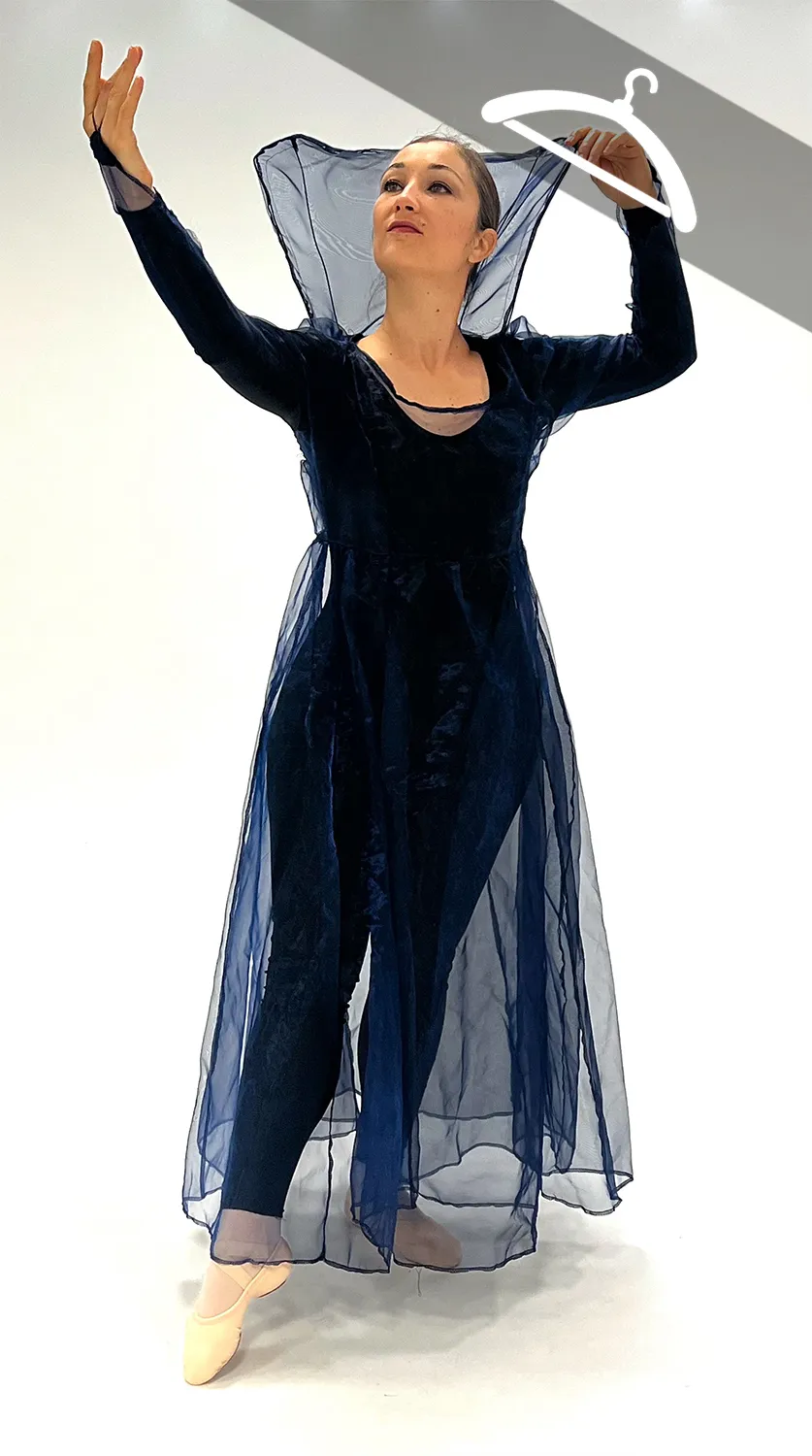 Robe en Voile Bleue Nuit Transparente - Essayage