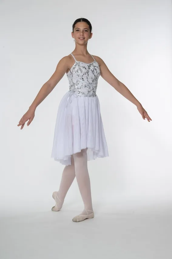 Robe en voile argent pailleté jupe asymétrique réf : C102