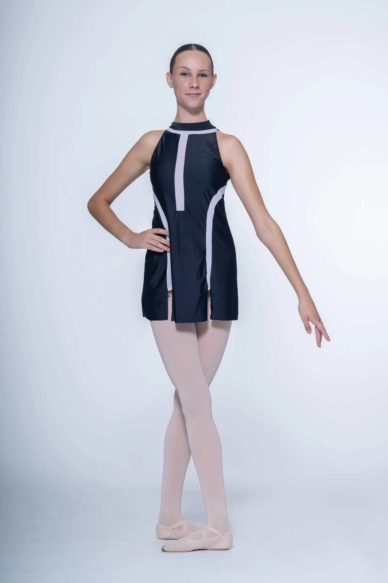 Robe courte noire motifs blancs réf : PORT34