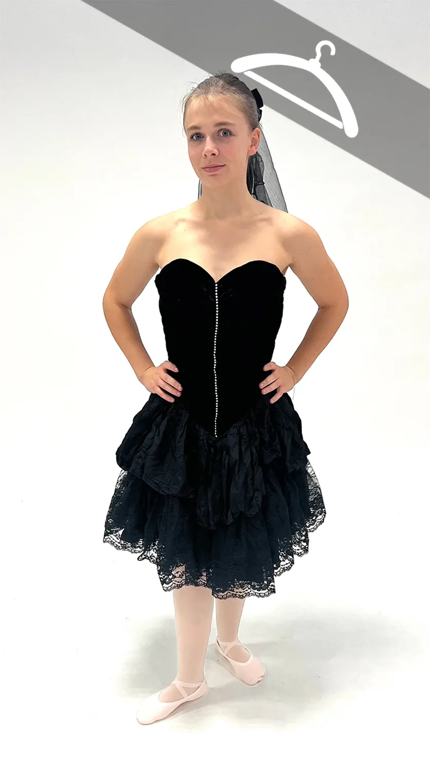 Robe en Velours Noire avec Petits Strass - Essayage