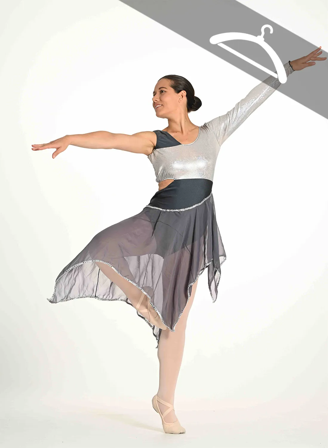 Tunique Asymétrique Grise et Argent - Essayage