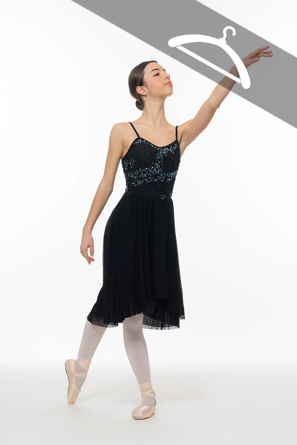 Robe en voile noir haut pailleté réf : C78 - Essayage