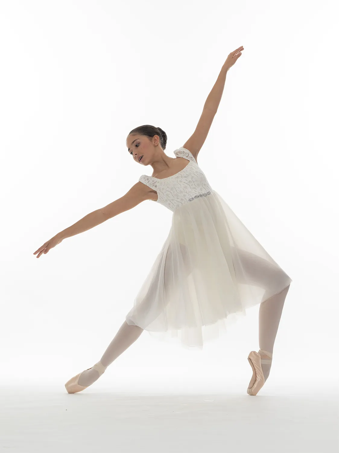 Robe écru haut dentelle et jupe en voile réf : PORT