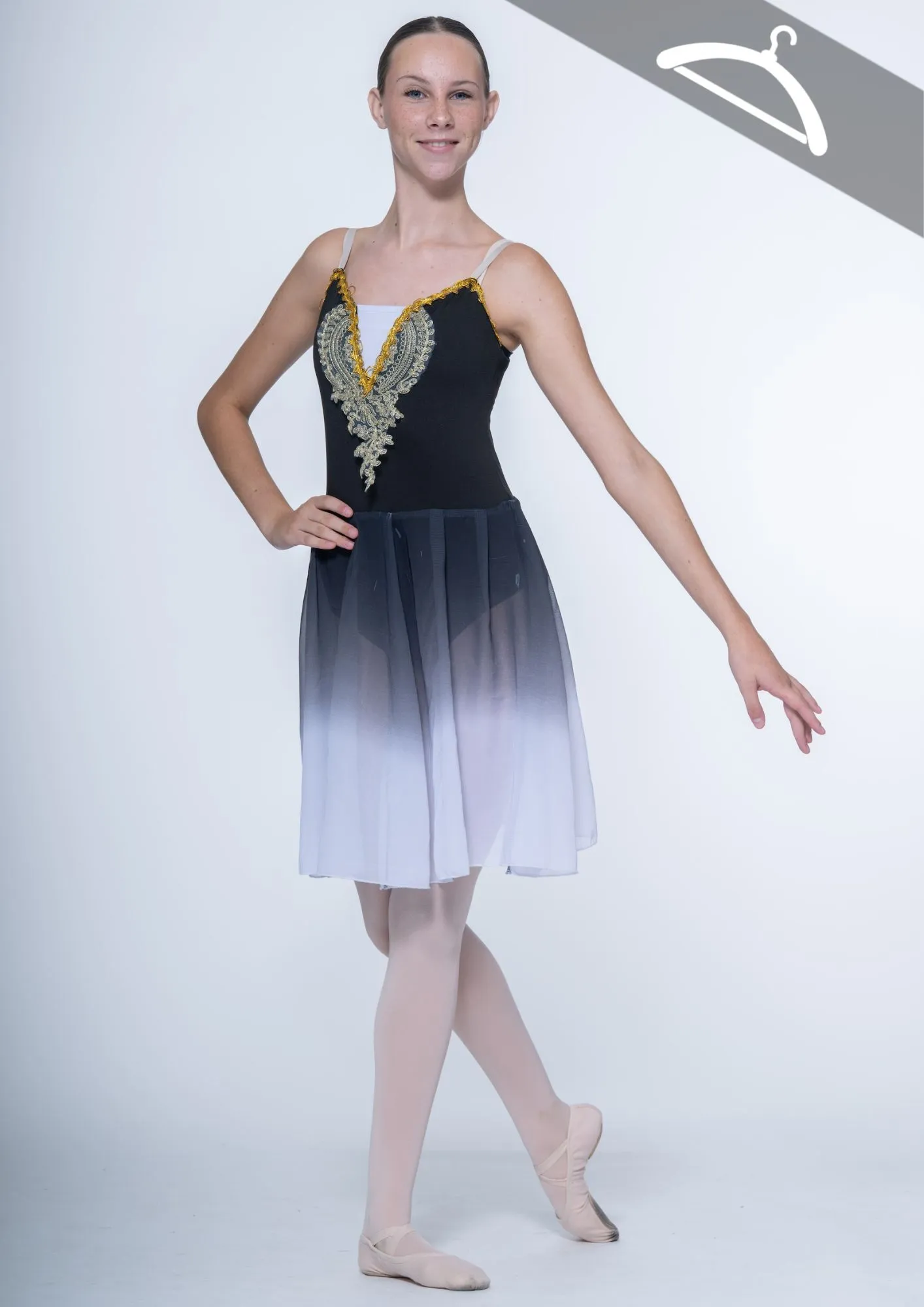  Robe noire jupe dégradée réf : PORT33 - Essayage