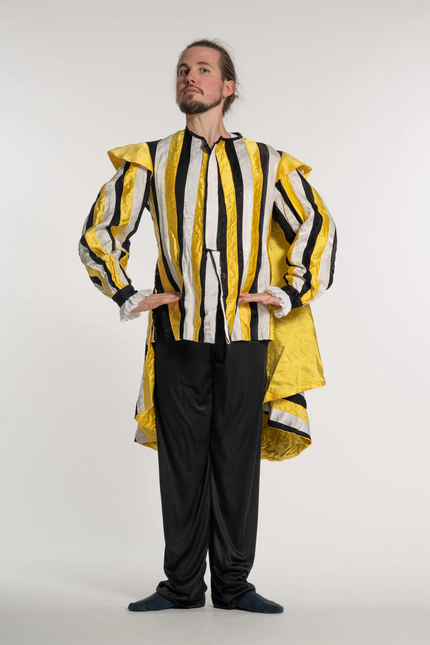 Veste Rayée Jaune Noire et Blanche + Cape