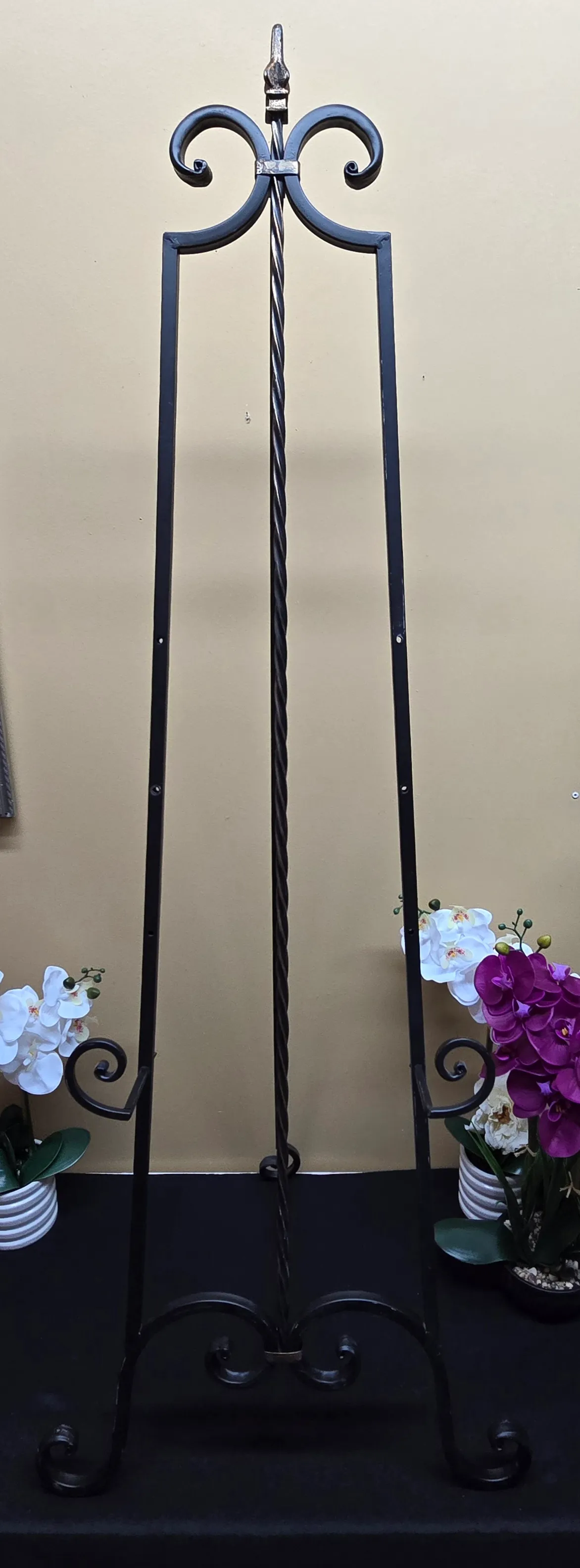 Adjustable Black Easel - 2 sizes