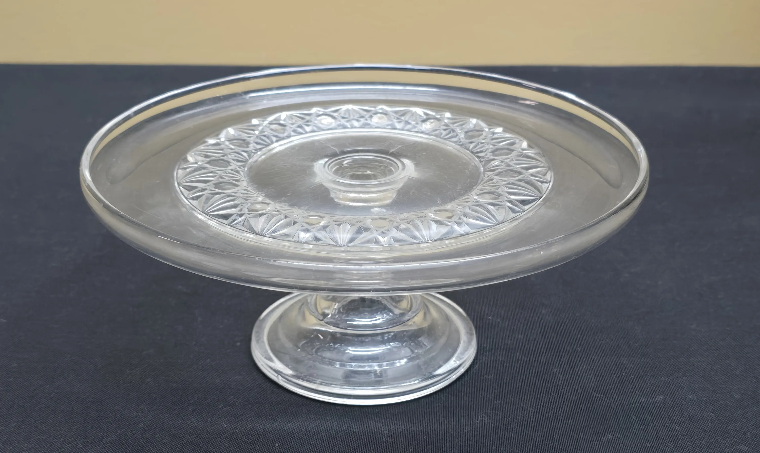 Glass Decorative Cupcake Stand 8 x 3 inch