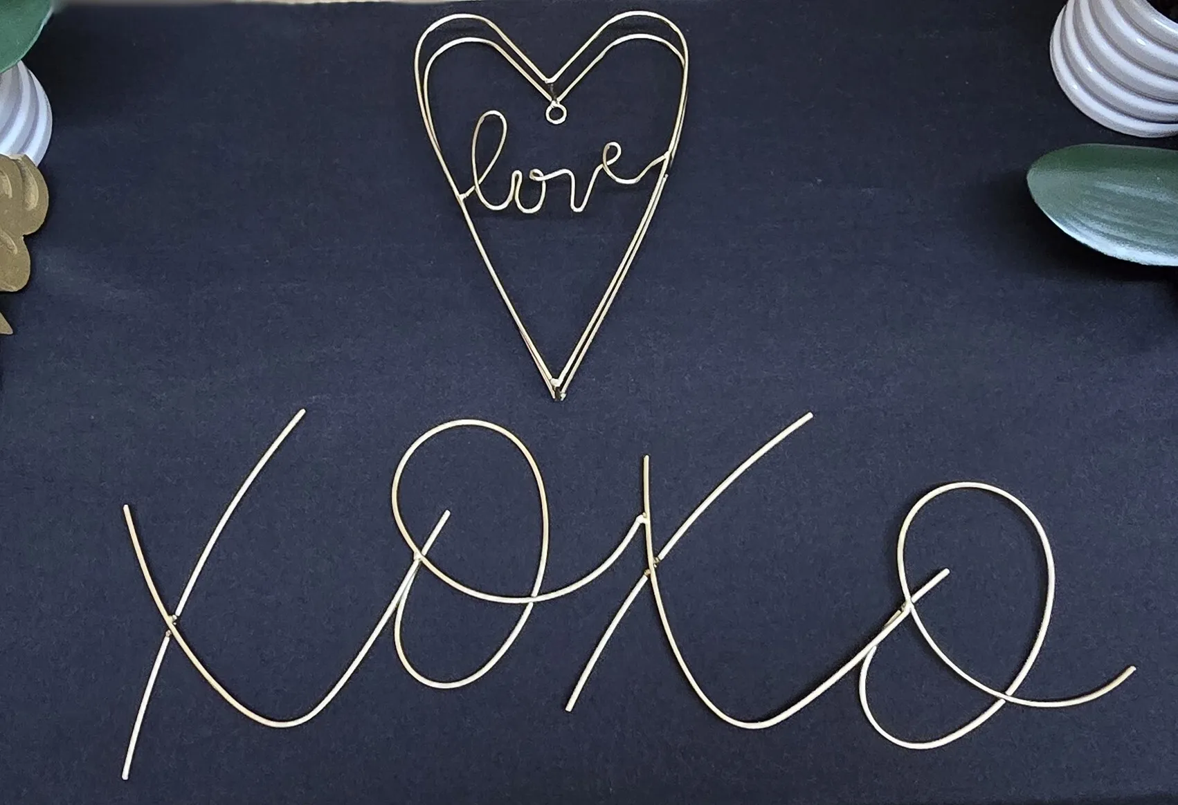 Heart (6x9in) and XOXO (19x5in) Wire Sign
