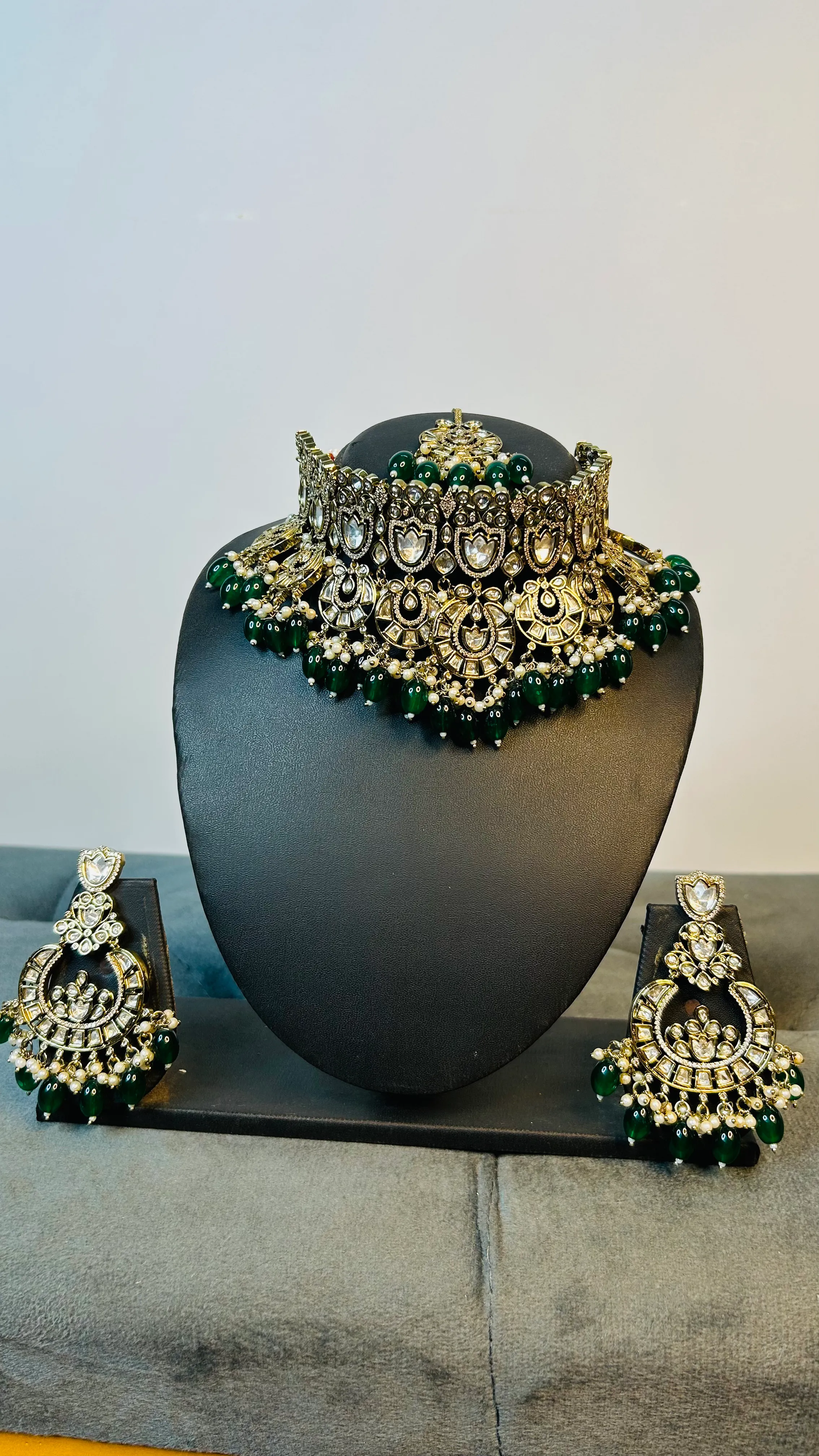 Glass Green Kundan Necklace Set - K0005