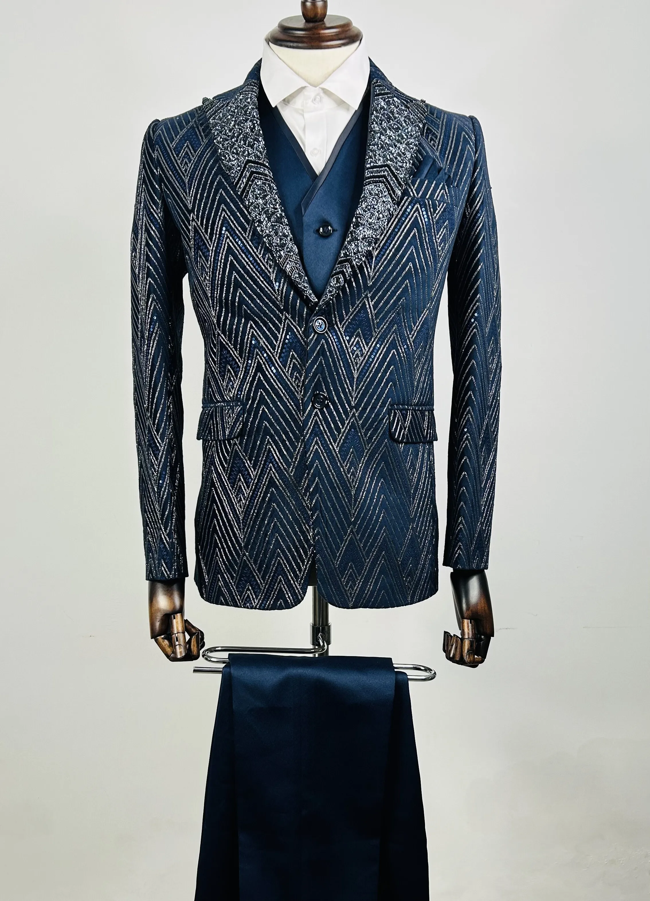 Blue Peak Lapel Embroidery Tuxedo - EMS