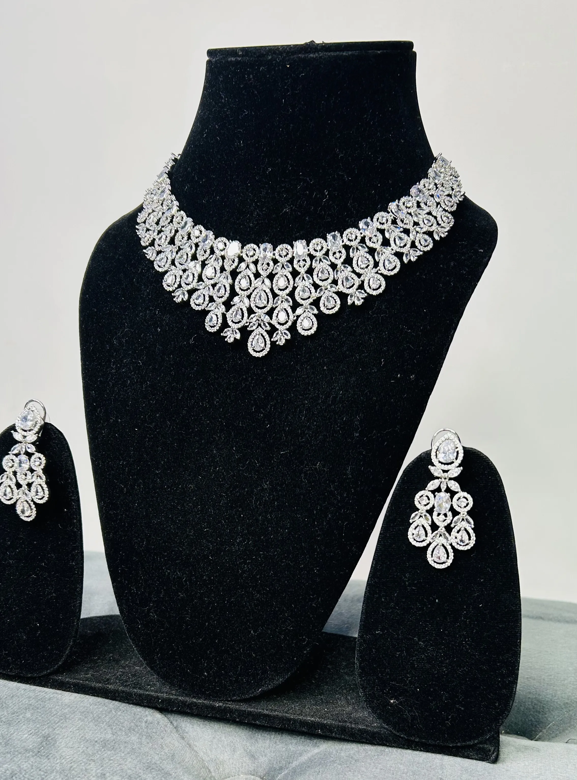 White Zircon Diamond Necklace Set - D0013